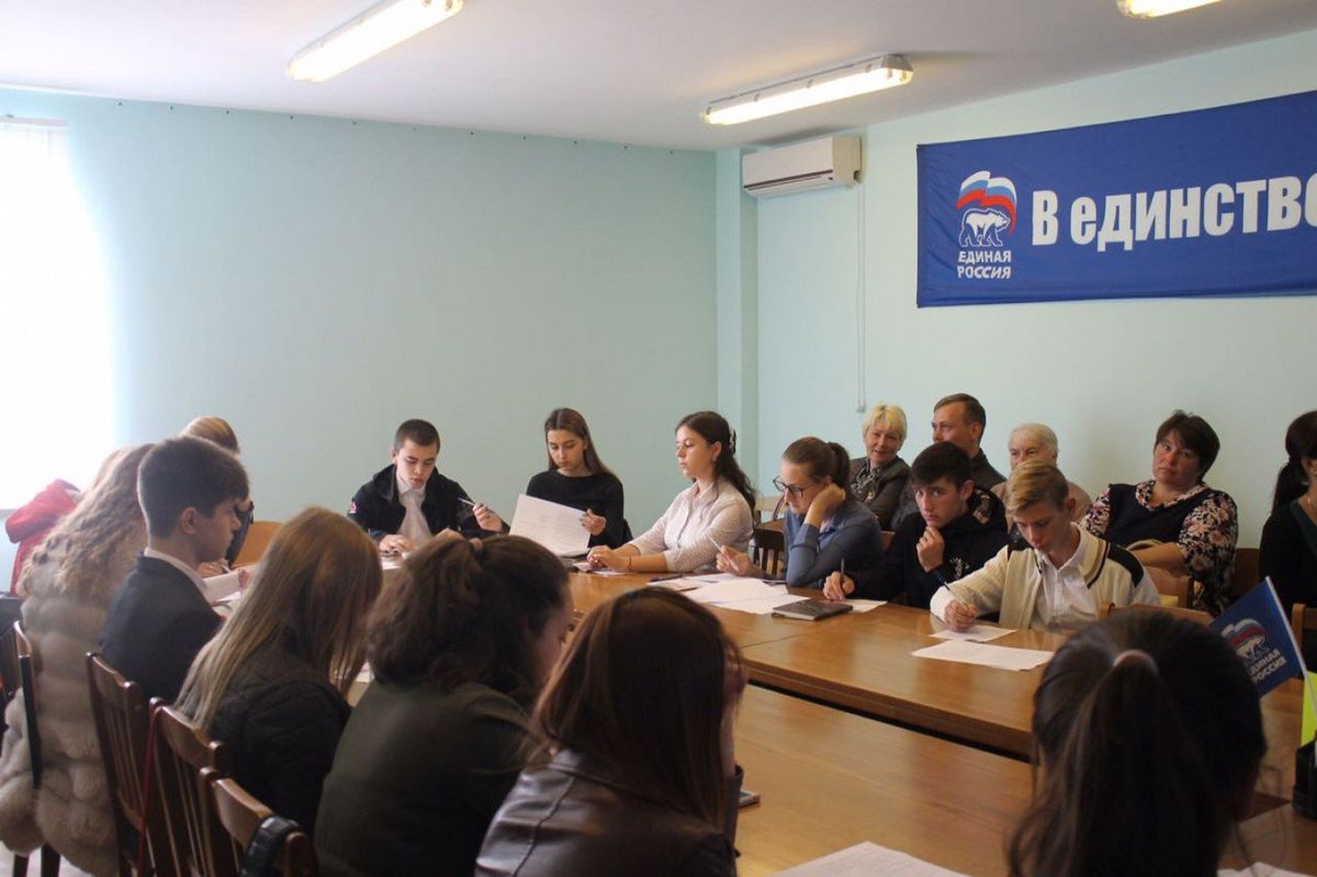 В Заседании лидеров приняла участие ученица 10 класса Кирющенкова Алина